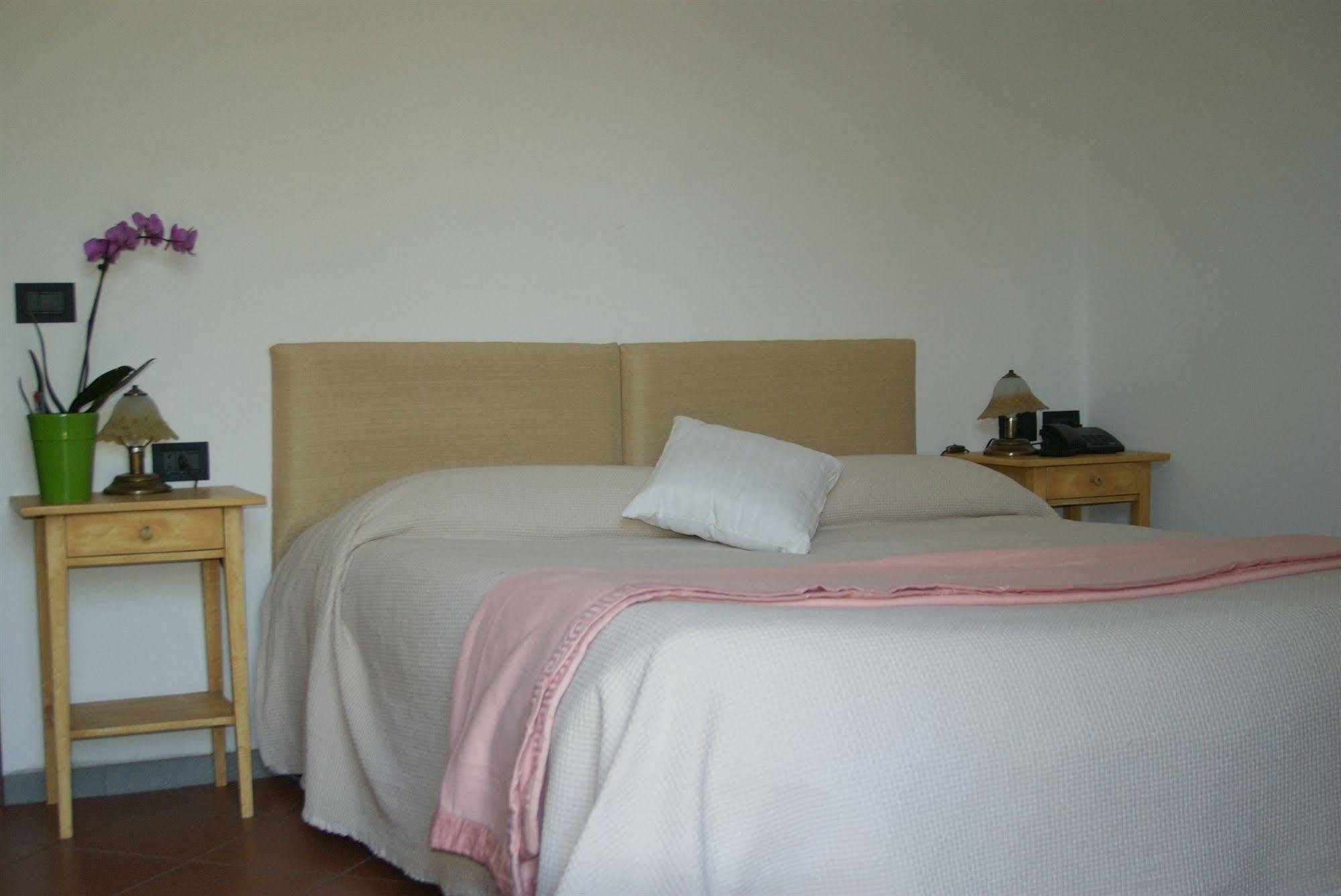 Hotel Di Sor Paolo Сан-Кашіано-ін-Валь-ді-Пеза Екстер'єр фото
