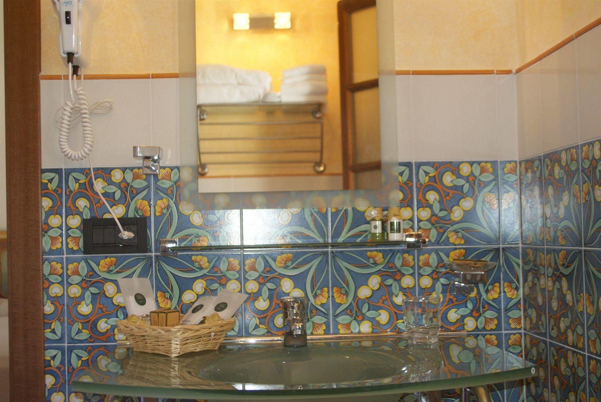Hotel Di Sor Paolo Сан-Кашіано-ін-Валь-ді-Пеза Екстер'єр фото
